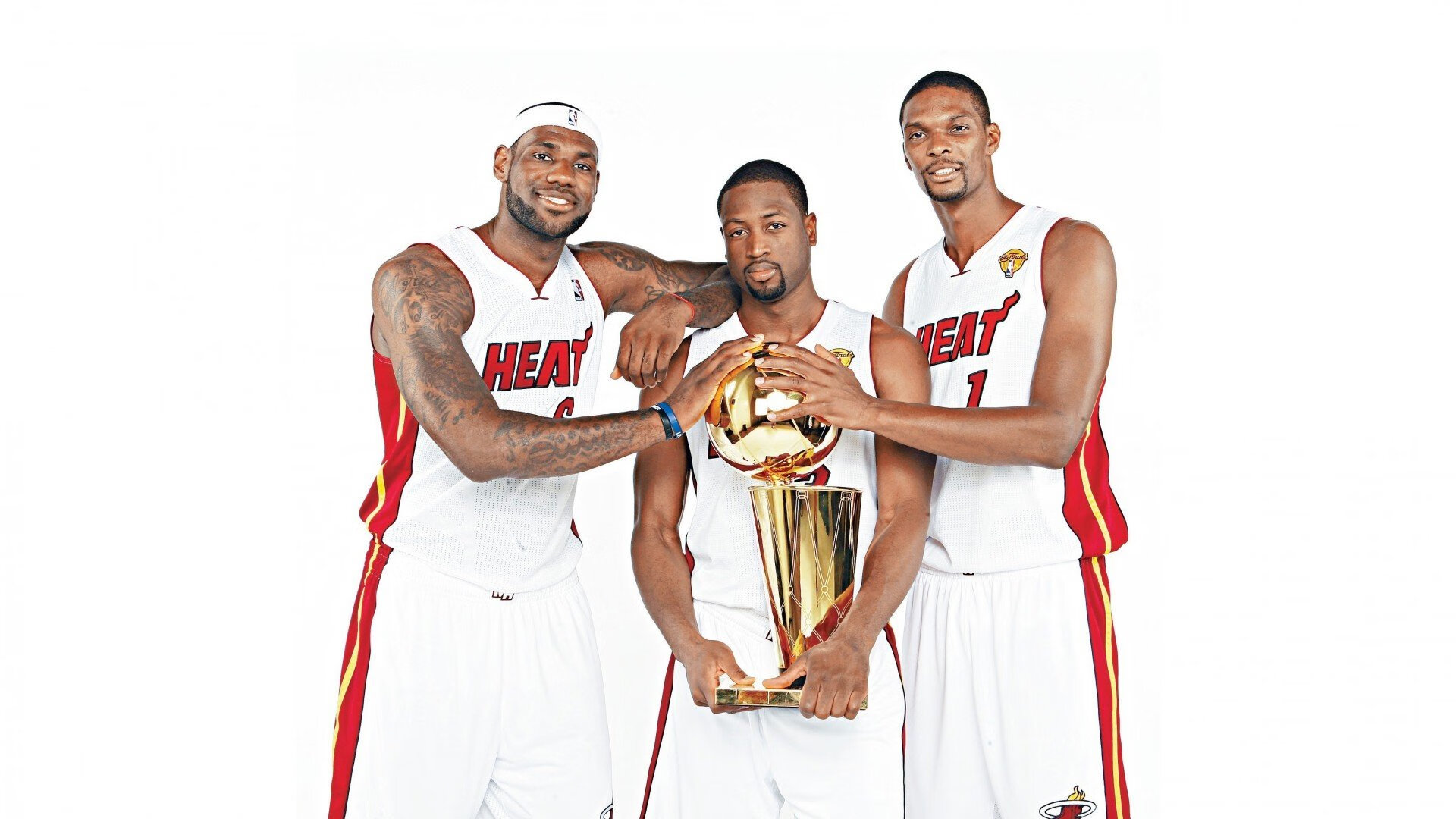 中超联赛冠军归属悬念升级，引发球迷热议，中超冠军球队